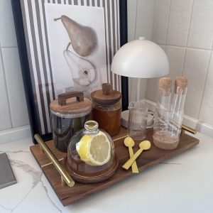 Таця з акації з латунними ручками